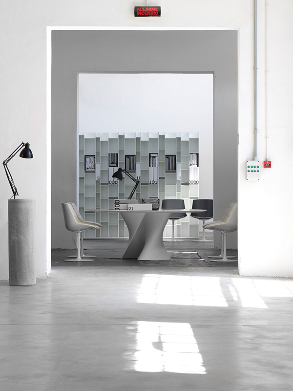 S-Table MDF Italia - Slider stable 03
